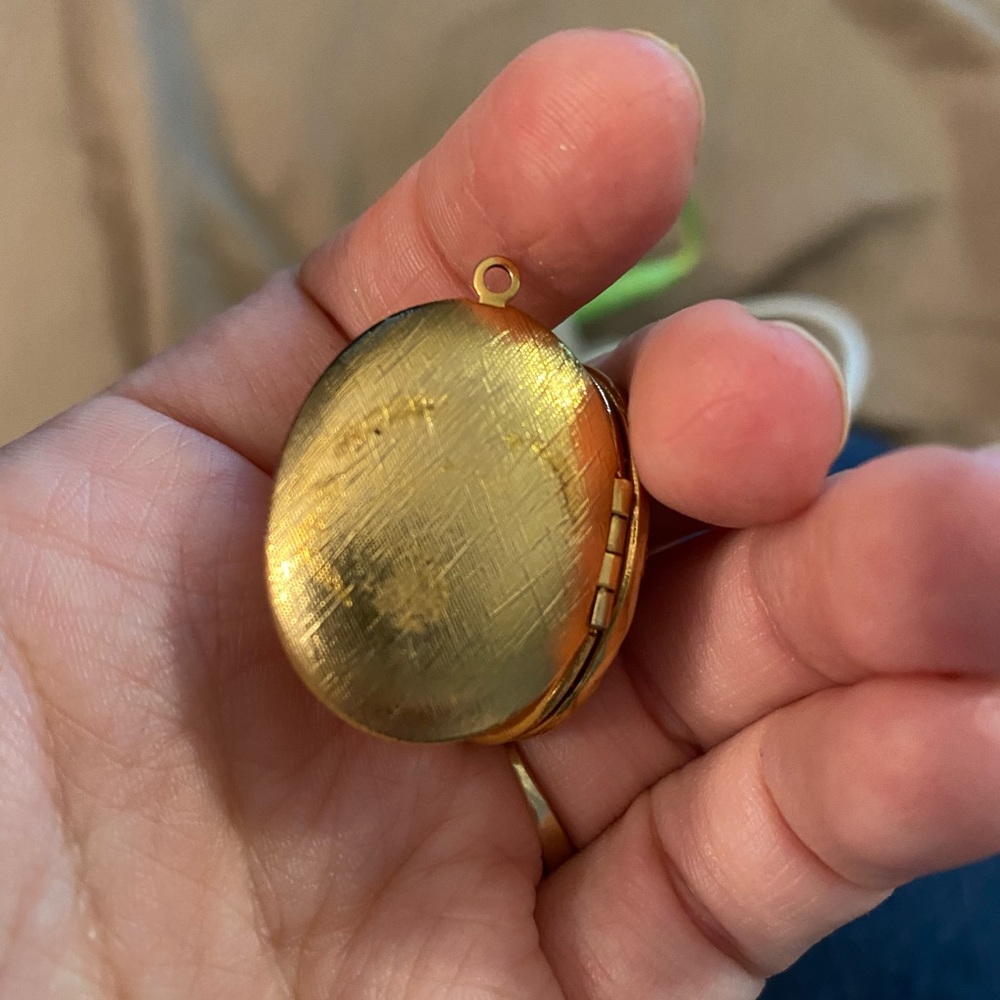 Gold & Pearl Locket - Picture 3 of 4